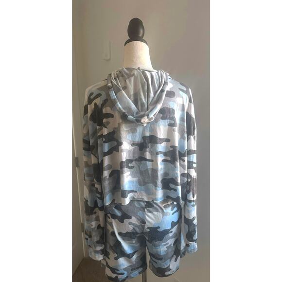 NWT Almost Famous Blue Camo Fleece Long Sleeve Hoodie Top and Shorts Set 2X - Picture 6 of 11